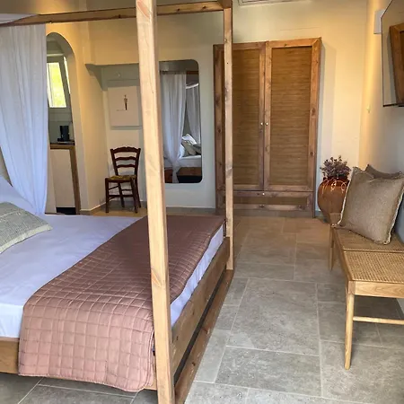 Kisari Cozy Kímolos